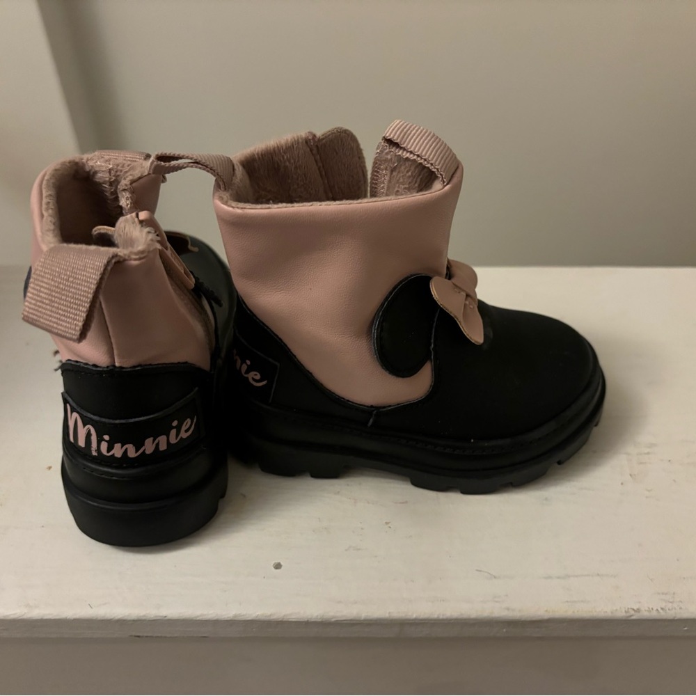 H&M Minnie Mouse shoes 4-5